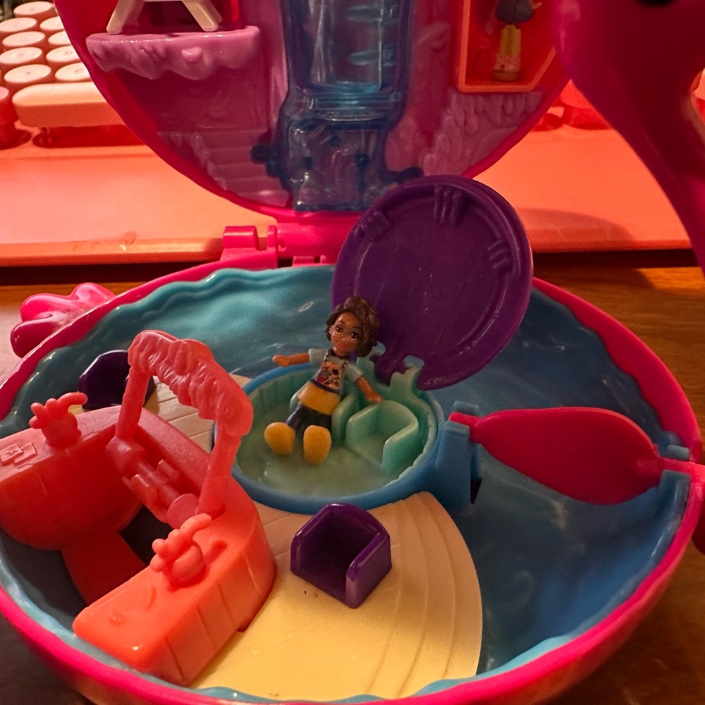 Polly Pocket Flamingo Floatie Compact - Picture 4 of 8